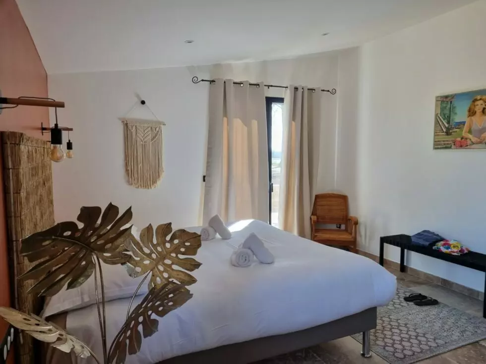 Location villa avec lit double à arles